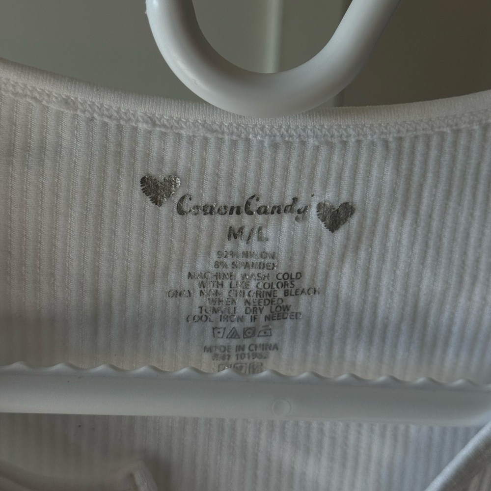 White Ribbed V-Neck Top - Picture 3 of 3